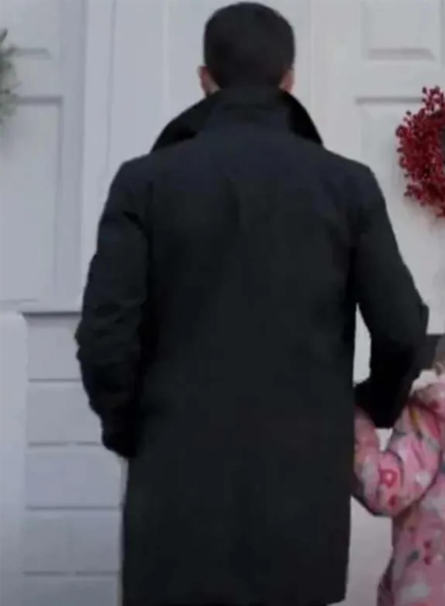 Brett Goldstein Ted Lasso S02 Roy Kent Coat