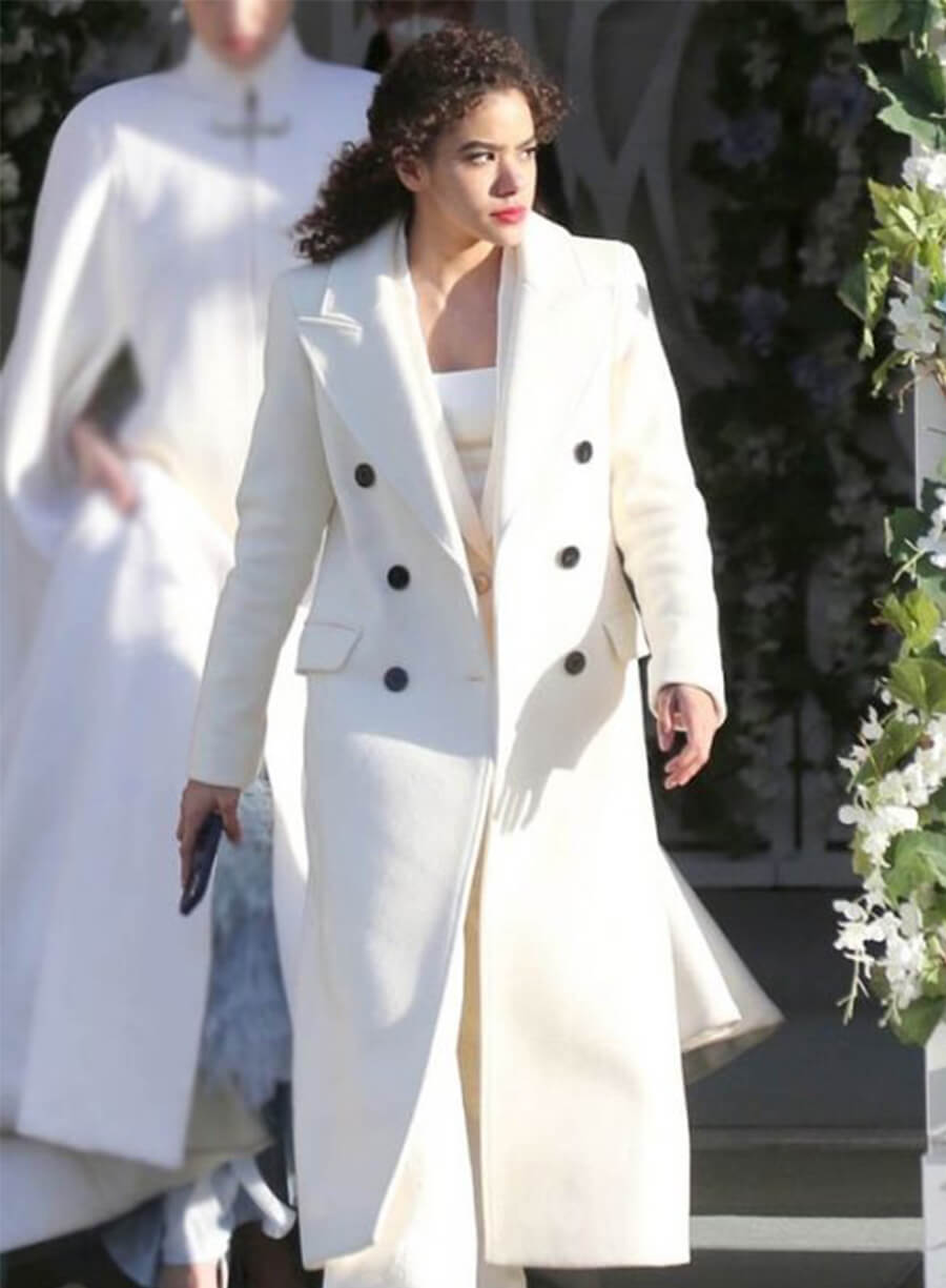 Ginny & Georgia Antonia Gentry Ginny Miller White Coat