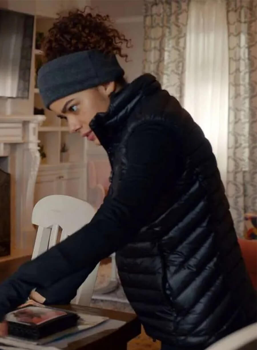 Ginny & Georgia S02 Antonia Gentry Ginny Miller Black Puffer Vest