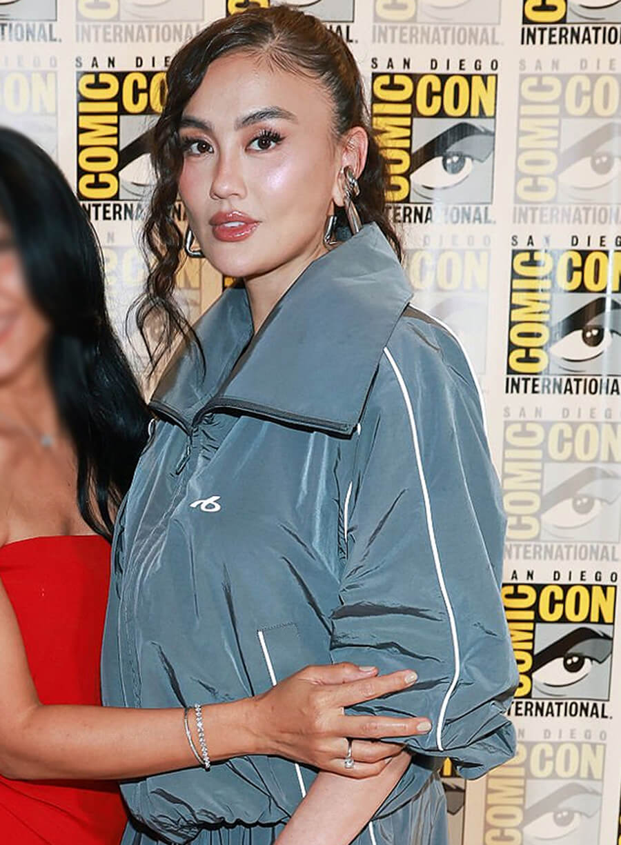 Agnez Mo Neagley Premiere Event Grey Track Jacket