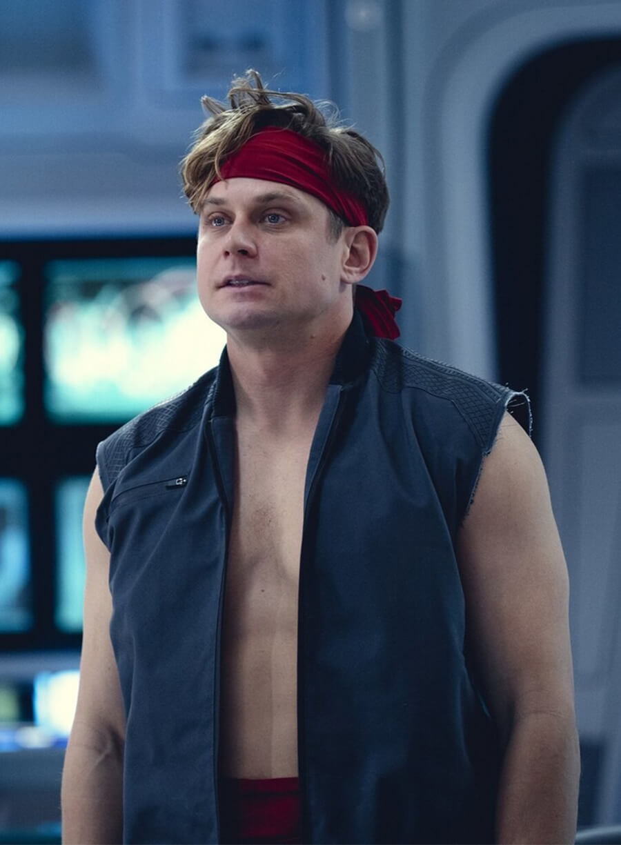 Billy Magnussen Black Mirror S07 Karl Plowman Vest