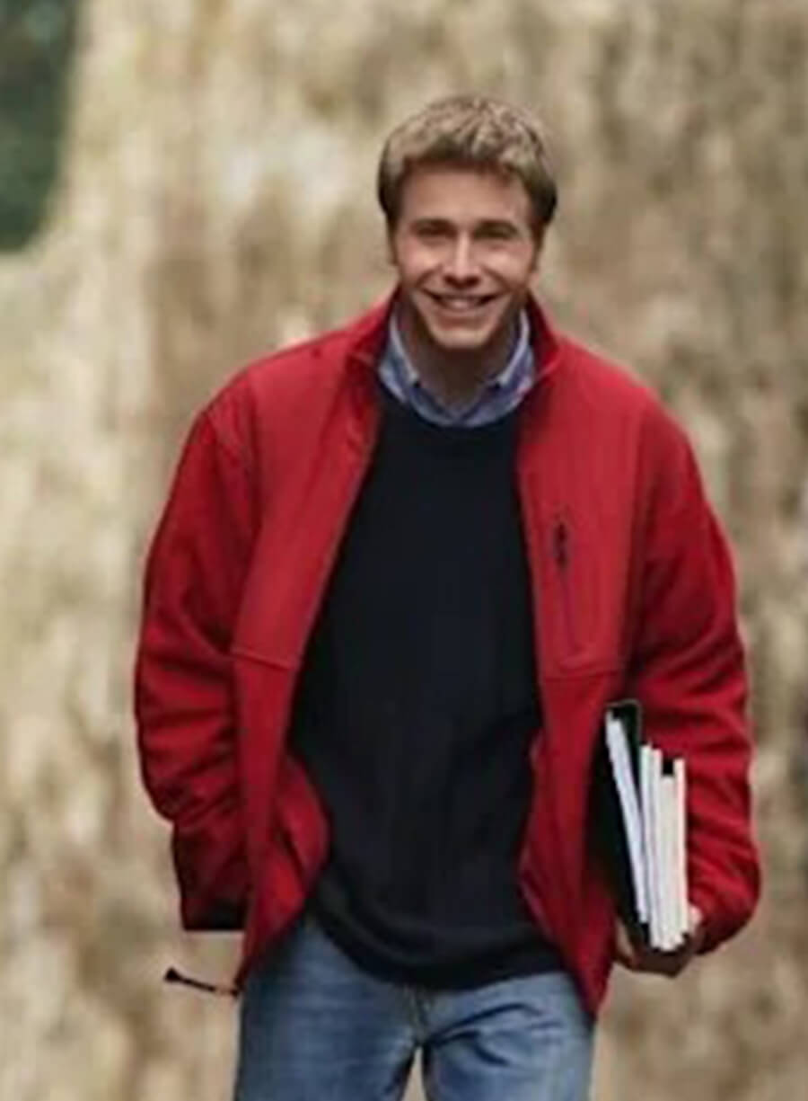 Ed McVey The Crown S06 Prince William Red Jacket