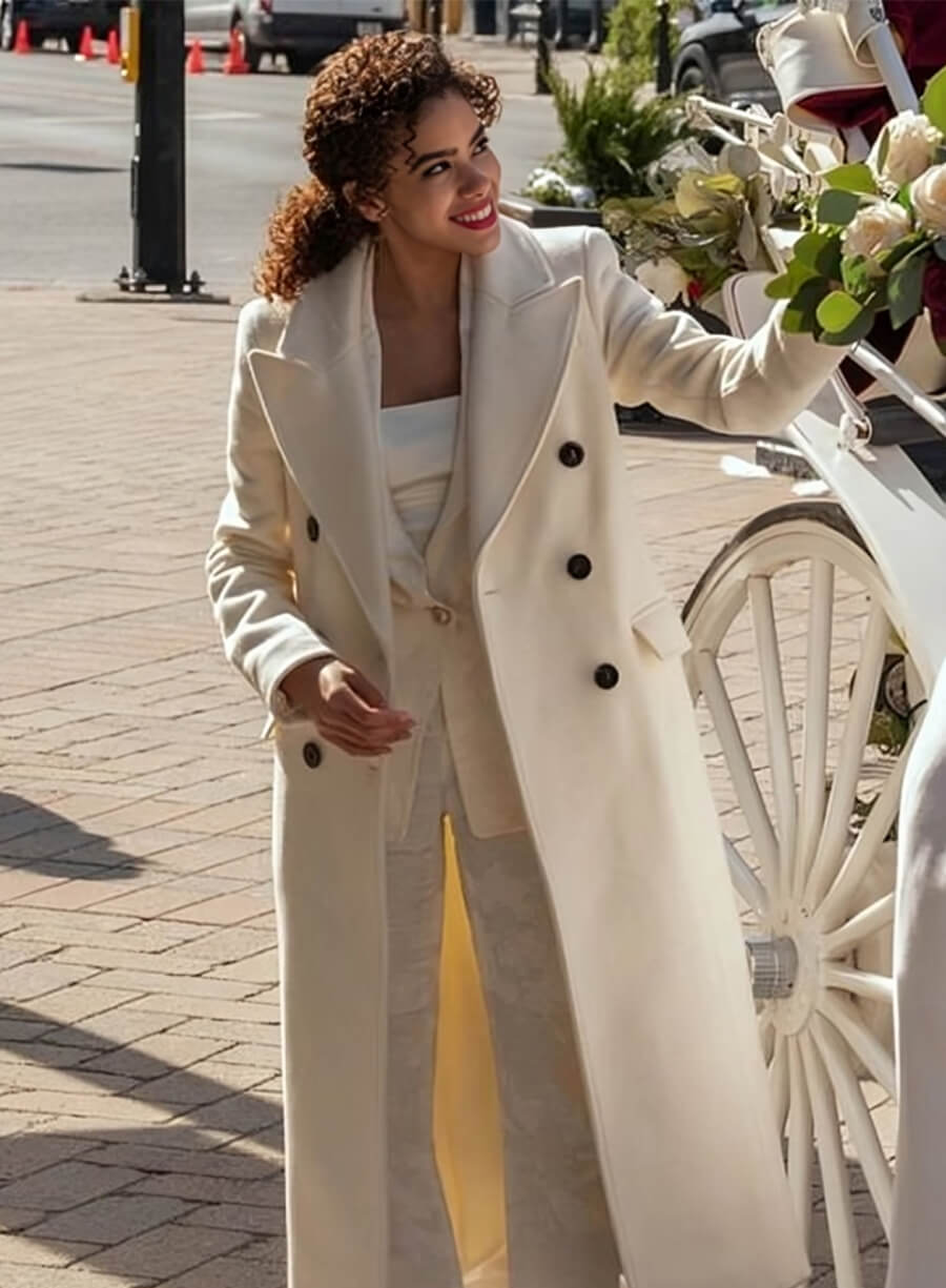 Ginny & Georgia Antonia Gentry Ginny Miller White Coat 