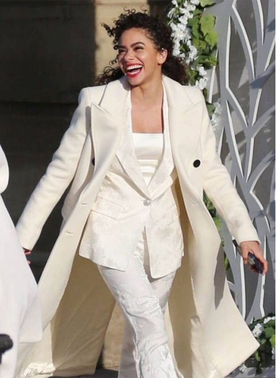 Ginny & Georgia Antonia Gentry Ginny Miller White Coat 