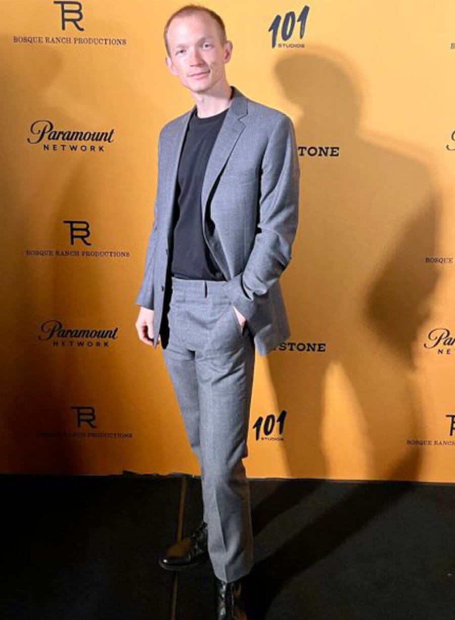 Jefferson White Jimmy Hurdstrom Yellowstone S05 Premiere Grey Suit