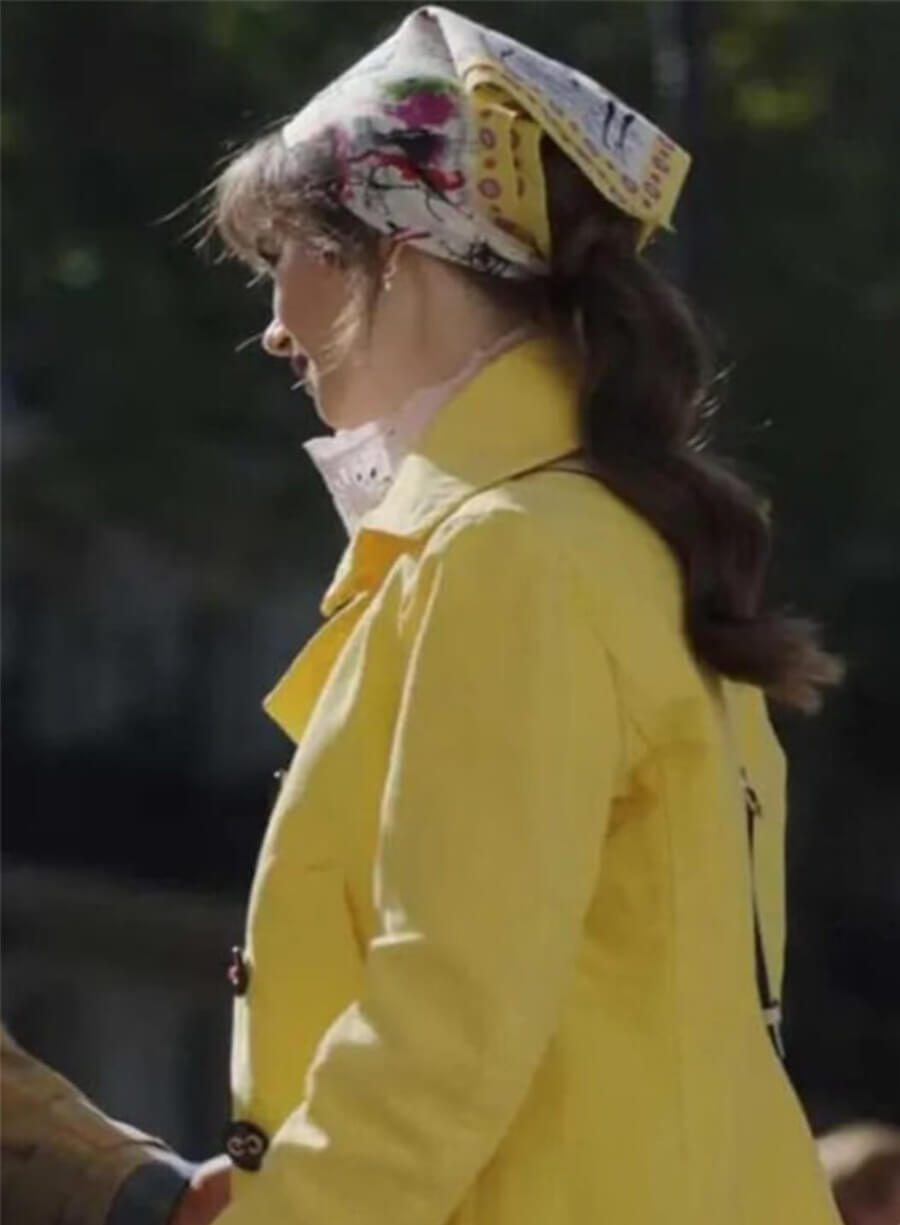 Lily Collins Emily in Paris S03 Emily Yellow Coat