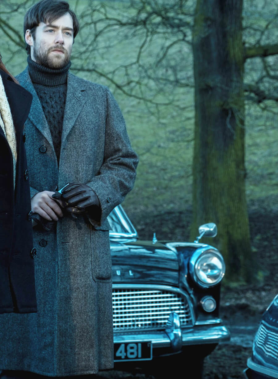 Richard Rankin Outlander S02 Roger Wakefield Grey Coat