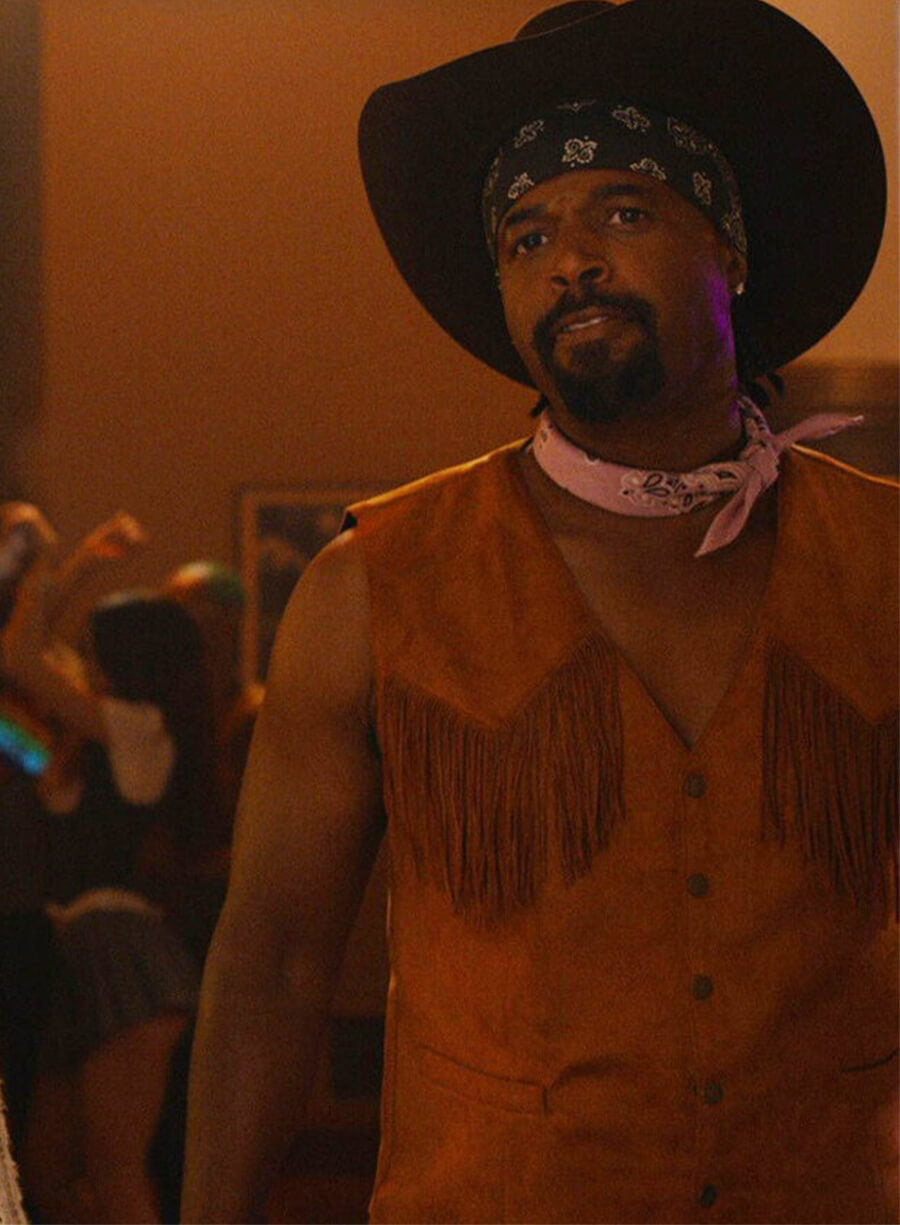 Shawn Wayans Scary Movie 2026 Ray Fringe Orange Vest