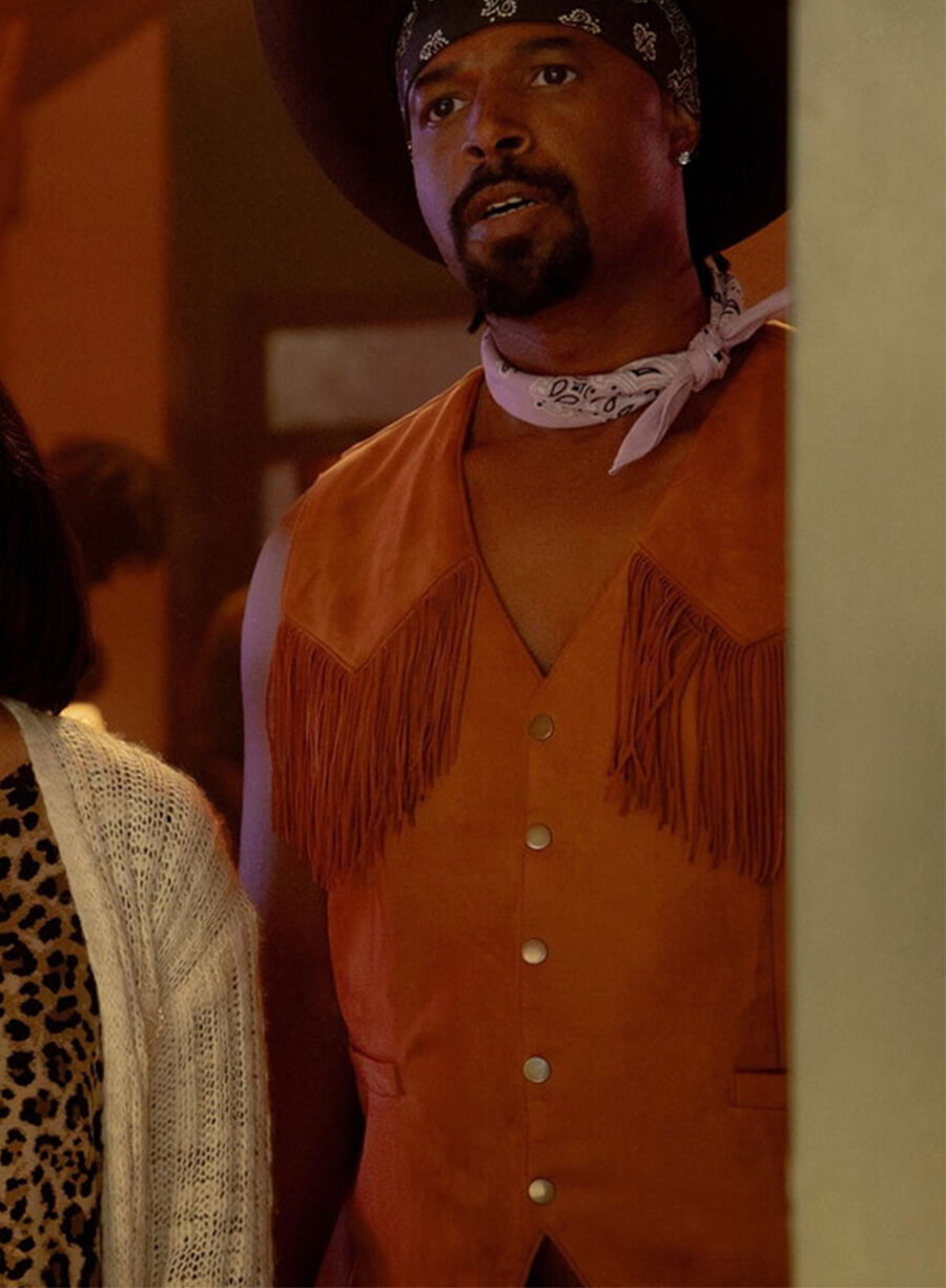 Shawn Wayans Scary Movie 2026 Ray Fringe Orange Vest