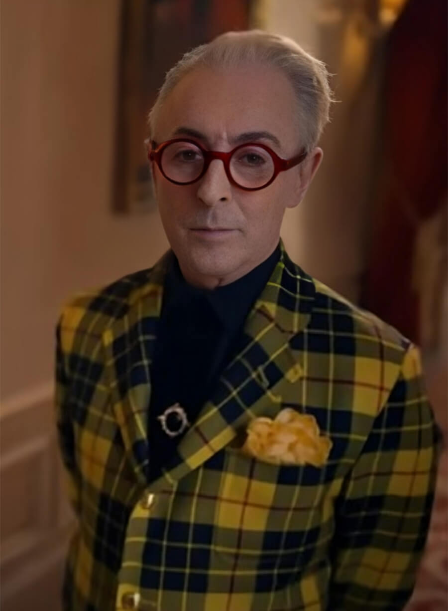 The Traitors Season 3 Alan Cumming Yellow Suit 