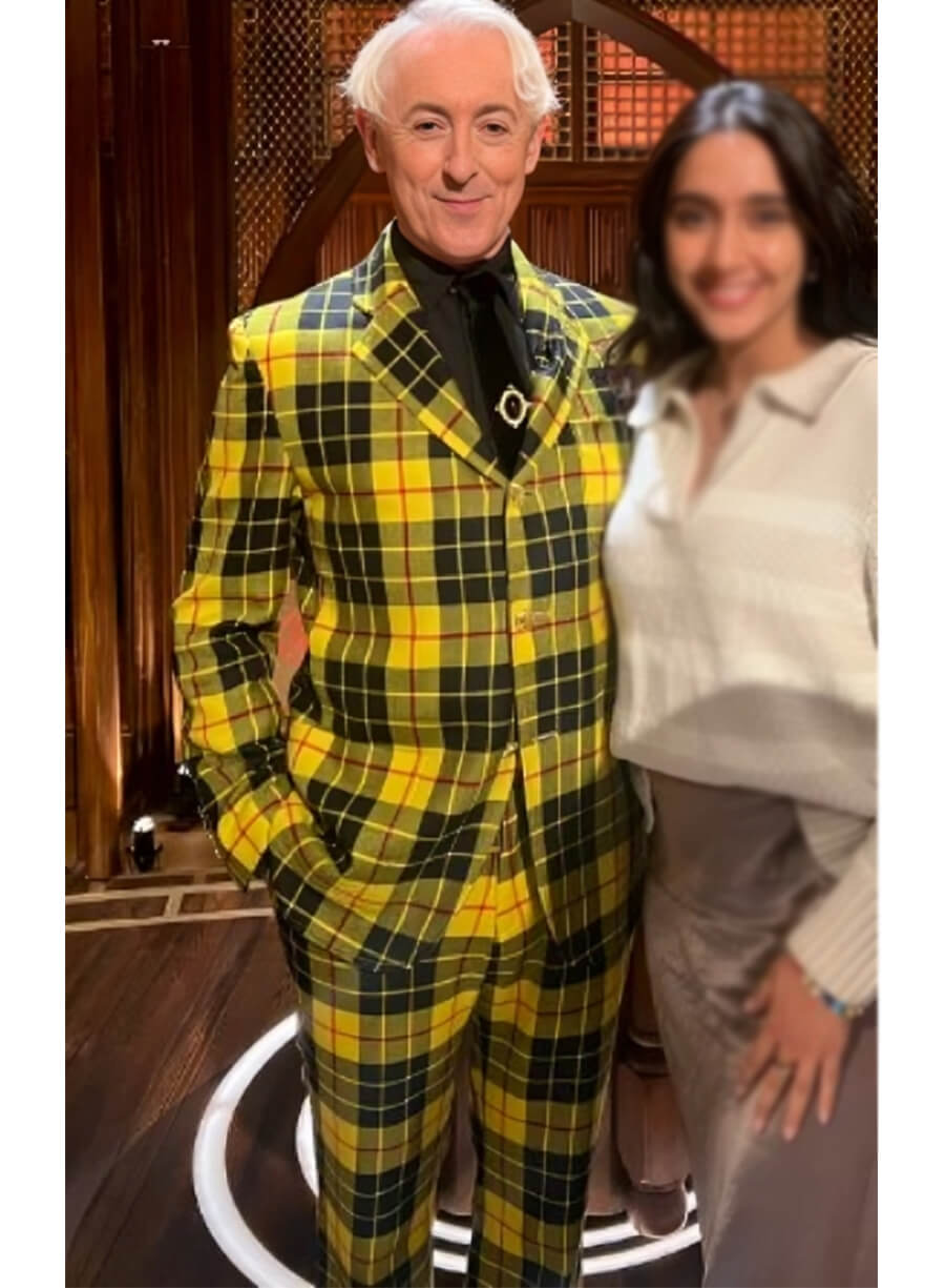 The Traitors Season 3 Alan Cumming Yellow Suit 